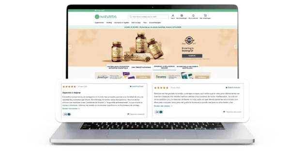 Beoordelingen op de website van Naturitas, weergegeven op een laptop. De homepage toont productaanbod en klantreviews met sterrenbeoordelingen en teksten, wat betrouwbaarheid en klantervaringen van de online natuurwinkel benadrukt.