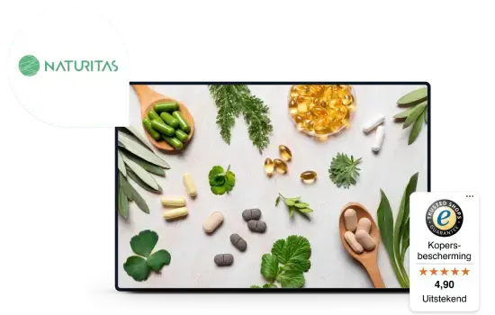 Klantverhaal van Naturitas op Trusted Shops met beeld van natuurlijke supplementen, kruiden en capsules op een lichte achtergrond, Naturitas-logo links en Trusted Shops Keurmerk rechts met kopersbescherming en beoordeling 4,90 'Uitstekend'.